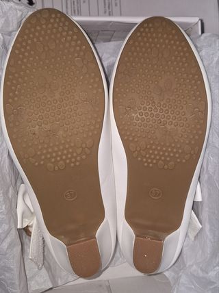 Comunión, zapatos blancos talla 37 = 22 cm.