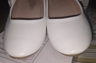 Comunión, zapatos blancos talla 37 = 22 cm.