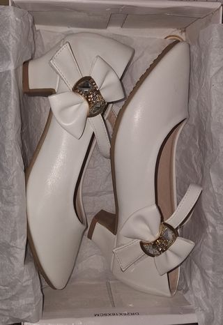 Comunión, zapatos blancos talla 37 = 22 cm.