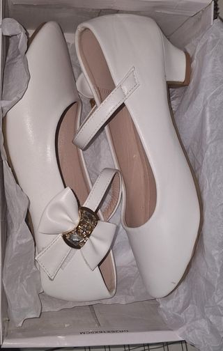 Comunión, zapatos blancos talla 37 = 22 cm.