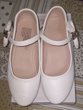 Comunión, zapatos blancos talla 37 = 22 cm.
