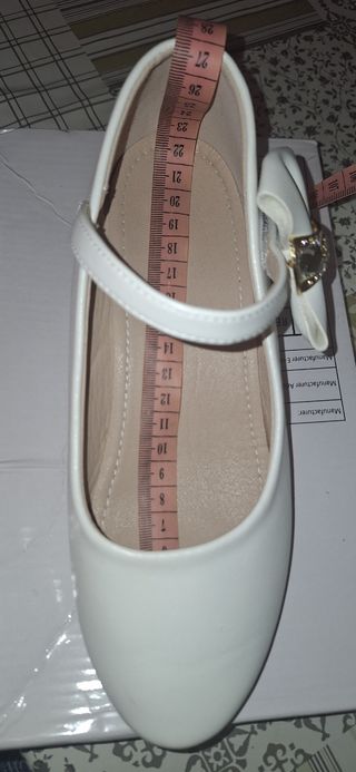Comunión, zapatos blancos talla 37 = 22 cm.