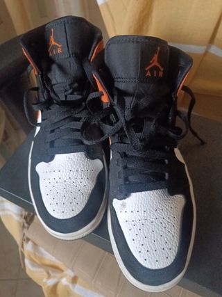 Zapatillas Jordan Negras y Naranjas