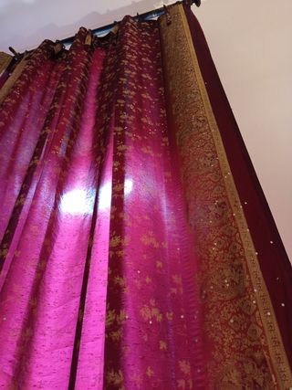 Tende Sari Indiane bordeaux e oro