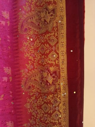 Tende Sari Indiane bordeaux e oro