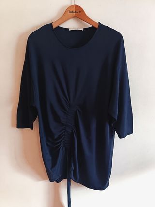 Blusa Uterqüe Casual azul marino detalle fruncido 