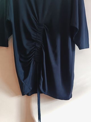 Blusa Uterqüe Casual azul marino detalle fruncido 
