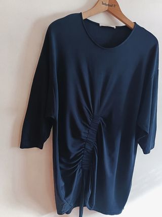 Blusa Uterqüe Casual azul marino detalle fruncido 
