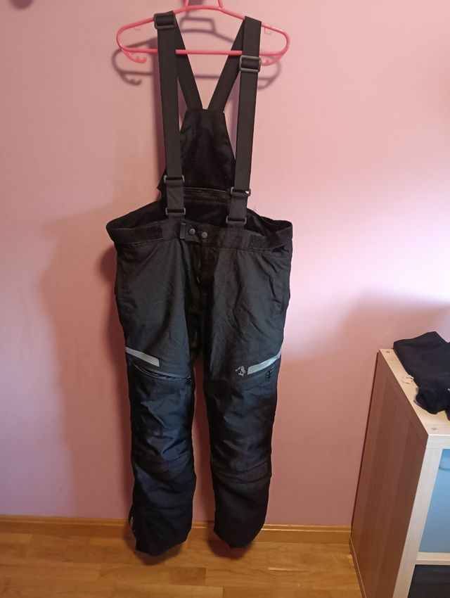 Mono Bela Talla XL con protecciones