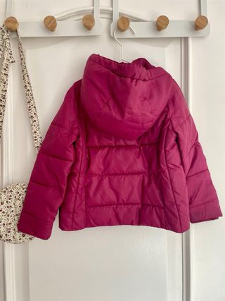 Dos abrigos niña invierno