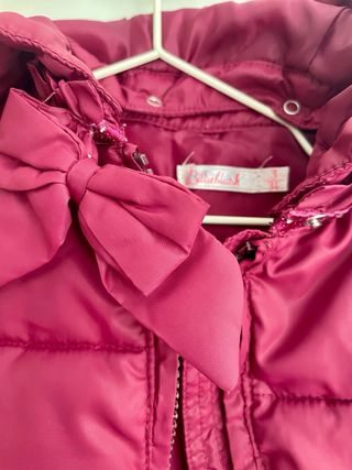 Dos abrigos niña invierno