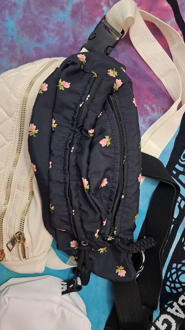 Bolsos de mano blancos y negros