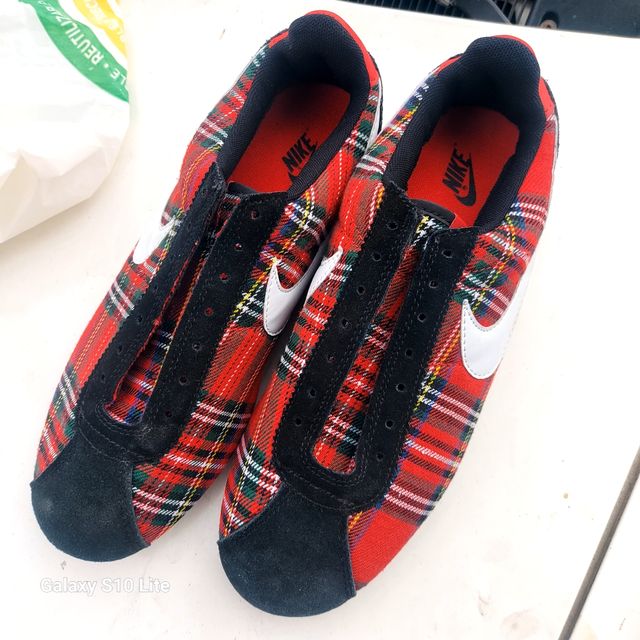 Zapatillas Nike a cuadros rojas