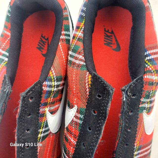 Zapatillas Nike a cuadros rojas