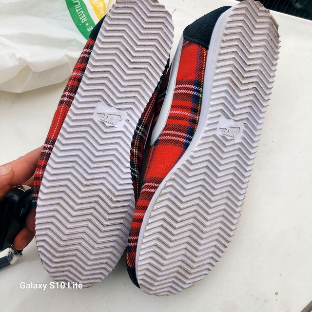 Zapatillas Nike a cuadros rojas