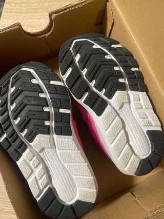 Zapatillas New Balance niña rosa y morado