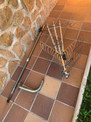 Antena TV y mástil