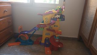 Pista de coches VTech con rampas y curvas