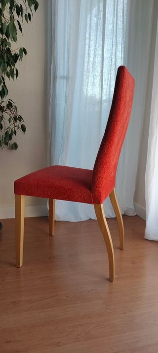 Sillas de comedor madera y chenilla.