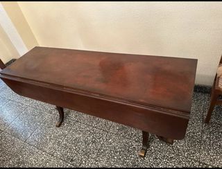 Mesa de comedor de madera