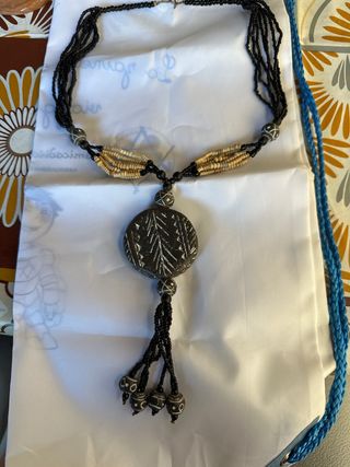 Collana etnica con ciondolo