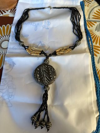 Collana etnica con ciondolo