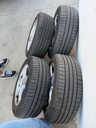 Llantas Audi A4 Hankook Michelin 205/60R16