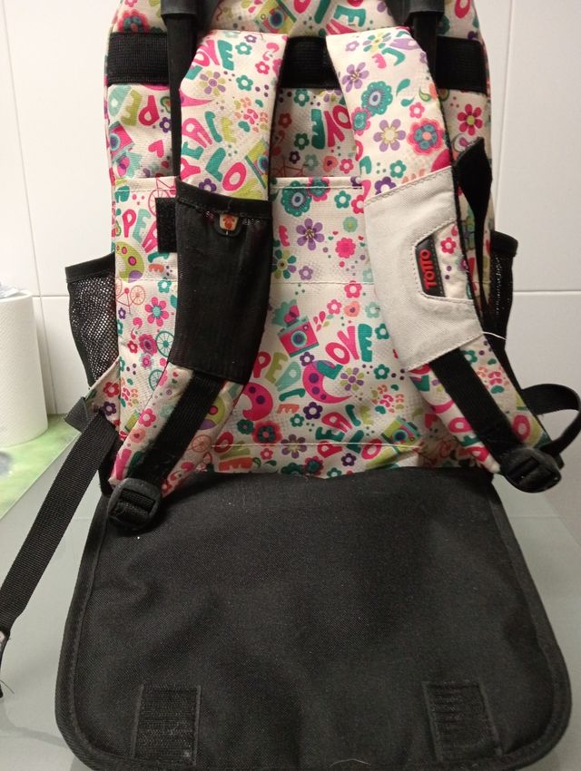 Mochila Totto con ruedas y base dura