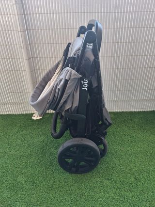 Silla de paseo Joie gris
