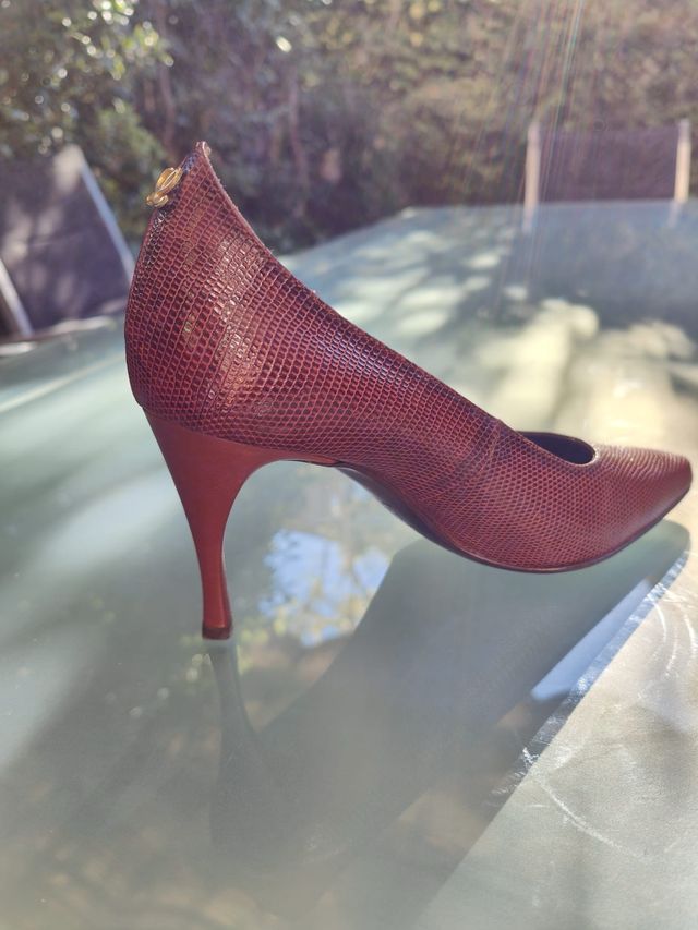 Zapato salón Loewe piel T37 de segunda mano por 90 EUR en Madrid