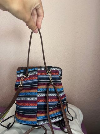 Mochila étnica con flecos