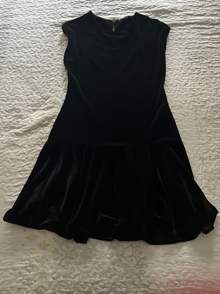 Vestido negro corto de terciopelo