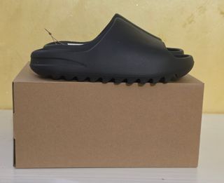 Adidas Yeezy Slide Taglia 9 (43)