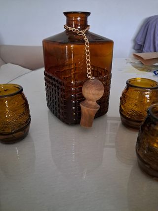 Set di bottiglie di liquore vintage in vetro ambrato