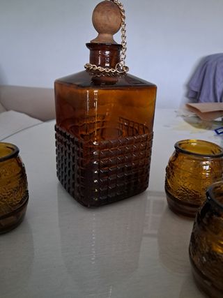 Set di bottiglie di liquore vintage in vetro ambrato