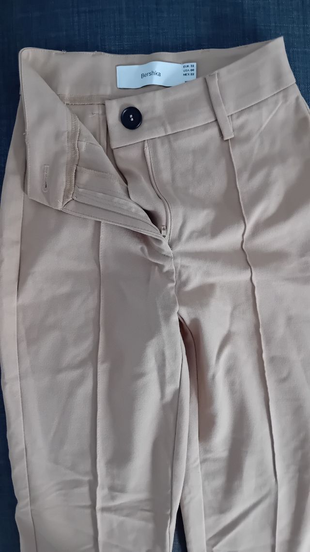 Pantalón Bershka beige como nuevos. Valencia