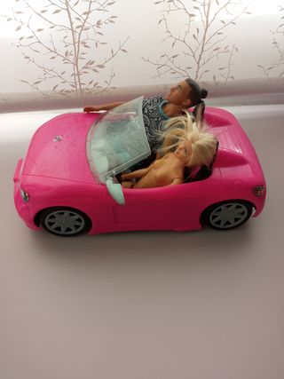 Coche rosa Barbie con Ken y Barbie