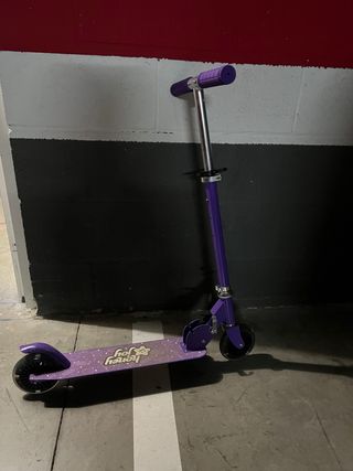 Patinete morado infantil como nuevo