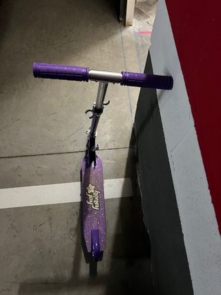 Patinete morado infantil como nuevo