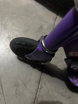 Patinete morado infantil como nuevo