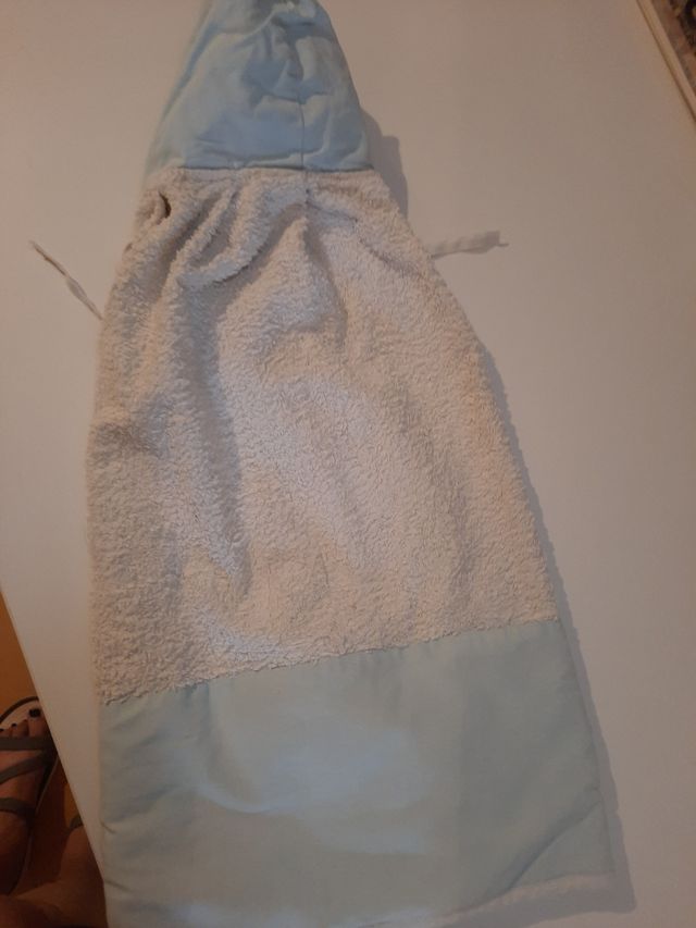 Capa de toalla para bebé con capucha