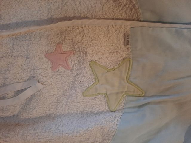 Capa de toalla para bebé con capucha