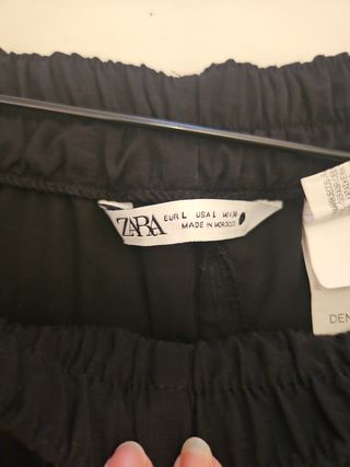 Pantalón negro Zara