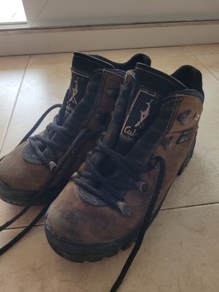 Botas de montaña Cabrit marrones y negras
