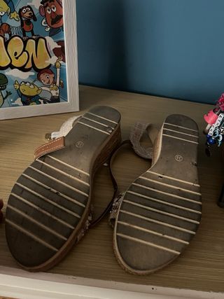 Sandalias de verano mujer beige y oro