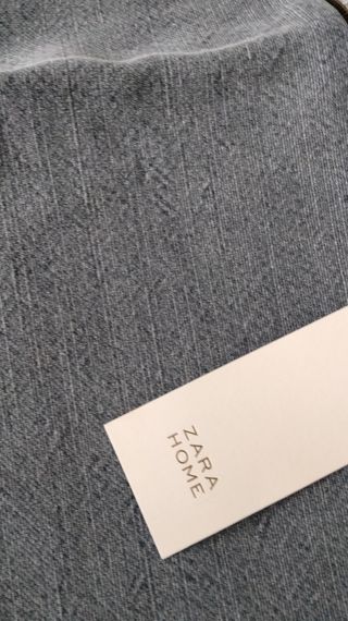 Cojín Zara Home 60x60 Gris