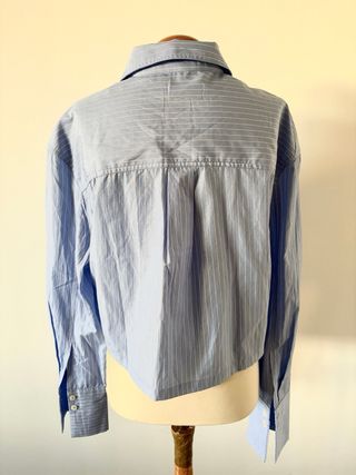Camisa Bershka rayas azul y blanco
