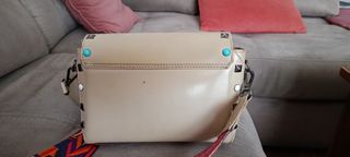 Bolso bandolera beige con correa multicolor