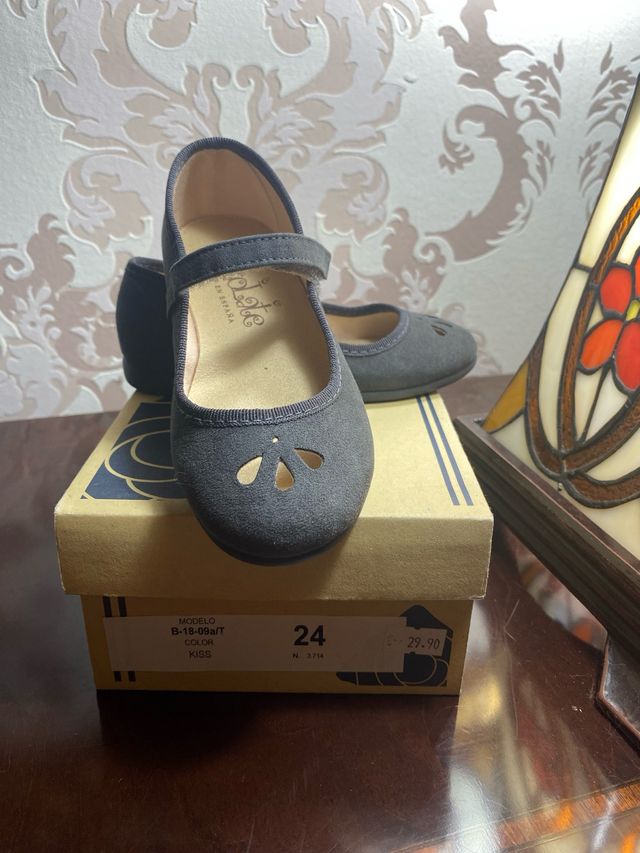 Zapatos piel niña T.26 España