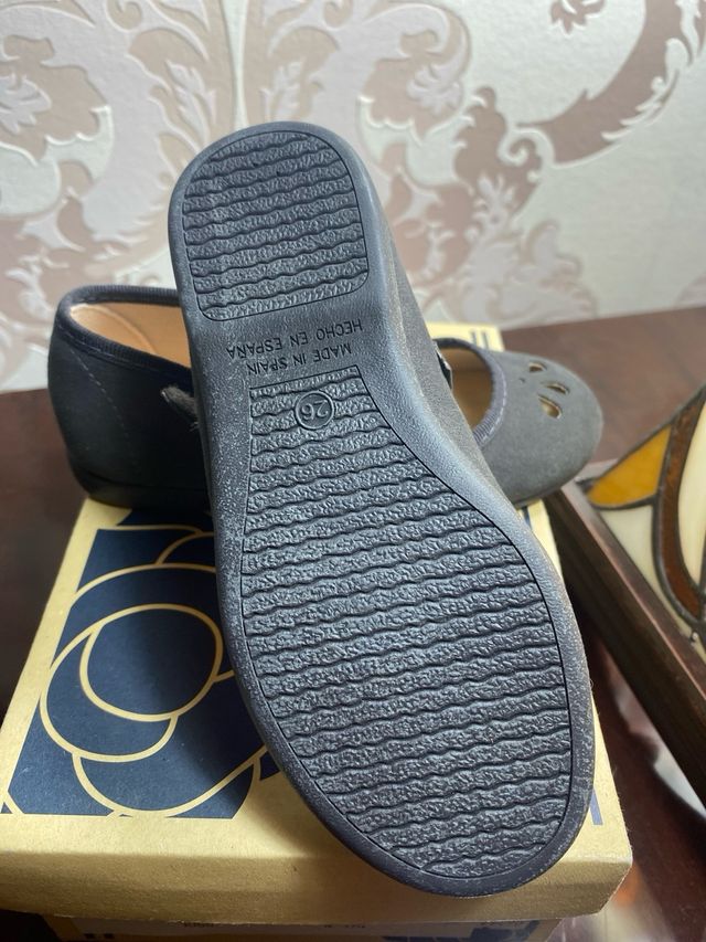 Zapatos piel niña T.26 España